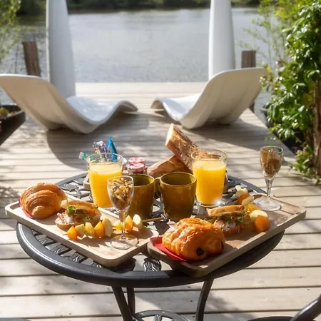 Cottage, & 54 * Prouilly