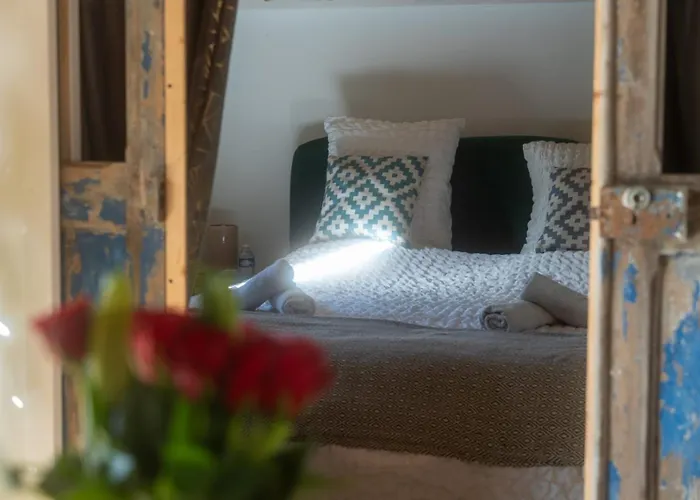 Cottage, & 54 Prouilly